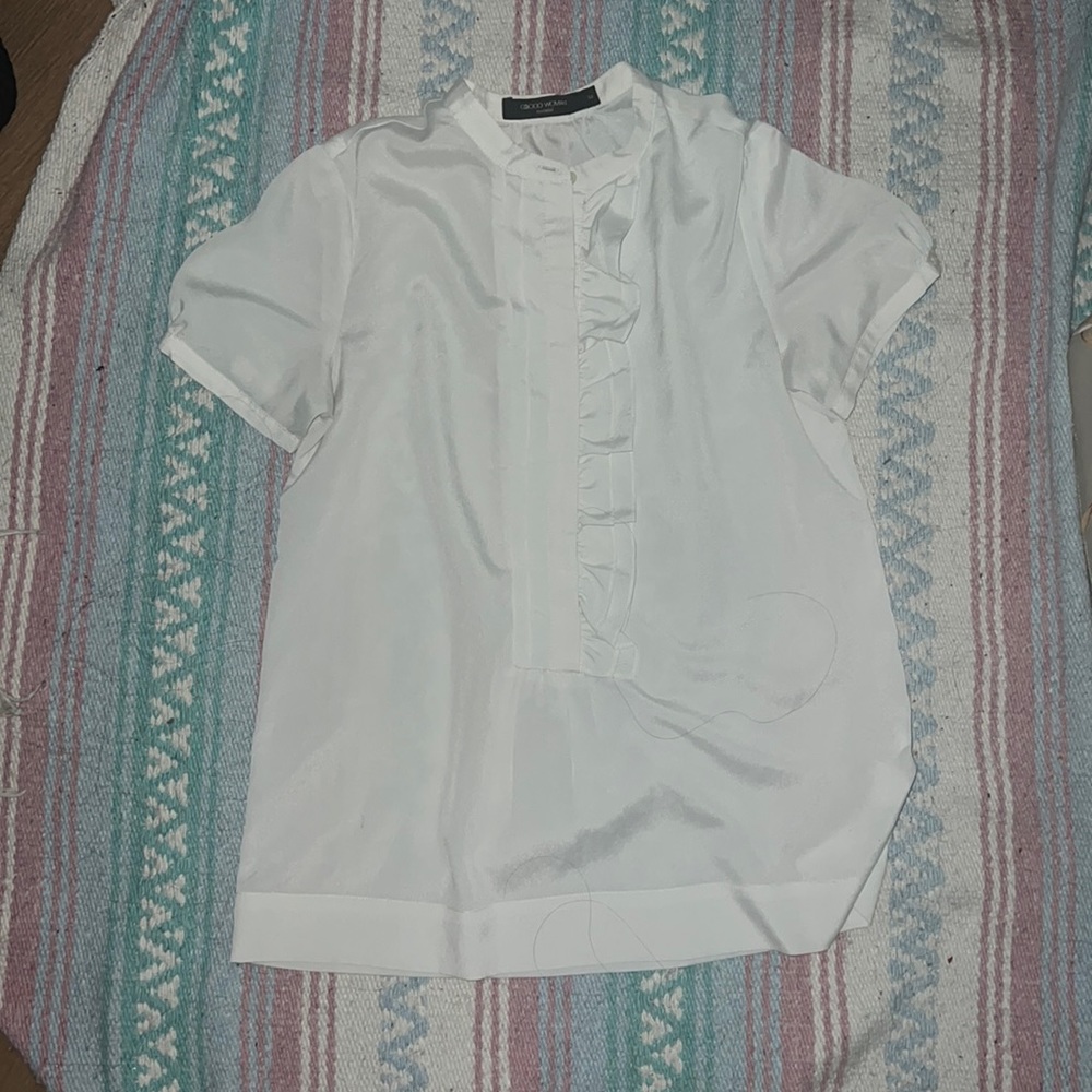 White short-sleeve ruffled blouse